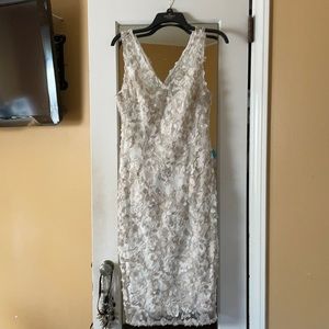 Adriana Papell Ivory and Gold dress. Side 12